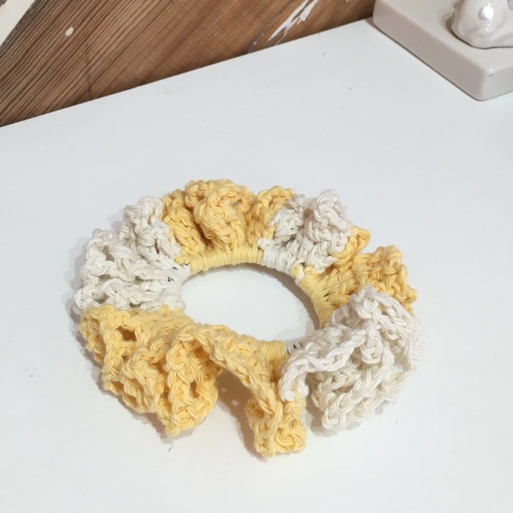 Scrunchie - Yellow and White - Crochet Cotton